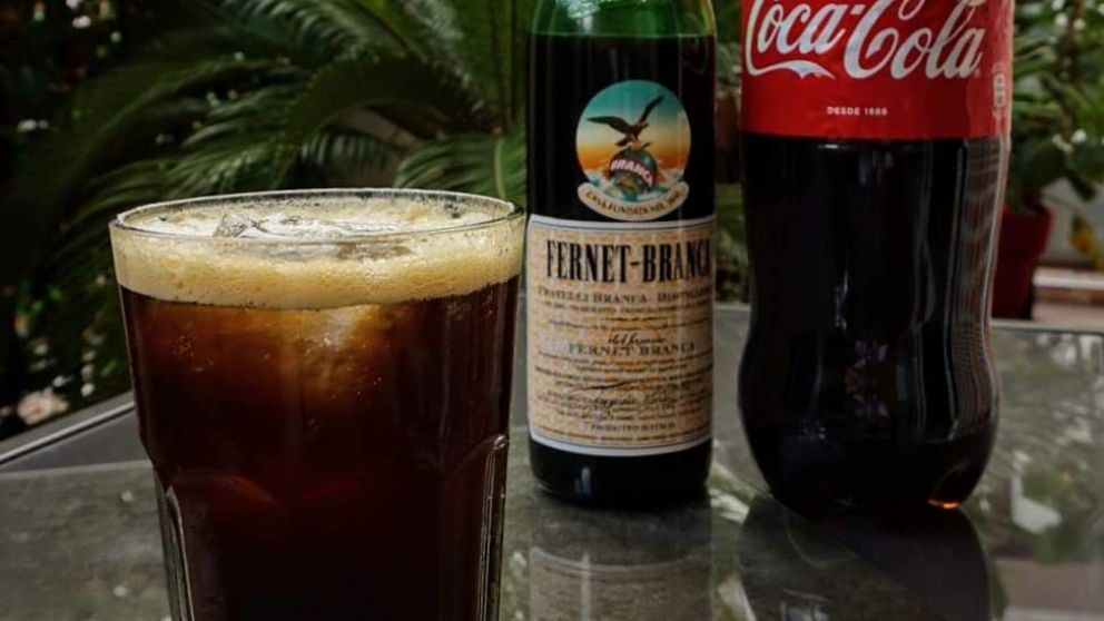 El Fernet con Coca seguirá en el país