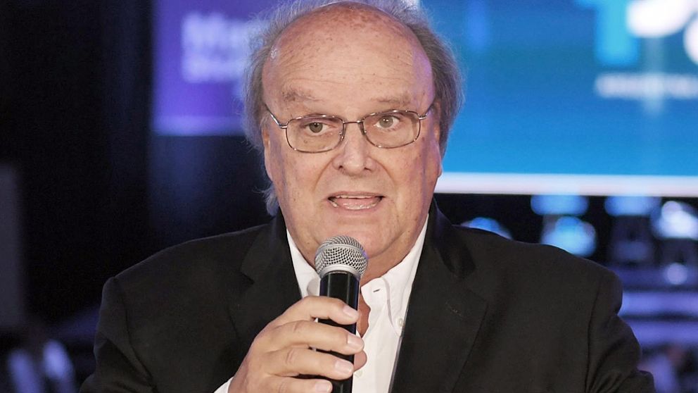 De Mendiguren fue titular de la UIA en dos ocasiones