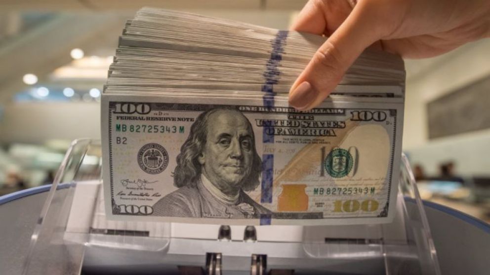 La mayor�a de los bancos a�n no vende d�lares