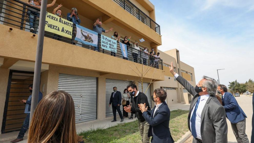 El presidente Alberto Fernández y el gobernador Axel Kicillof en la entrega de viviendas el jueves 24 de septiembre