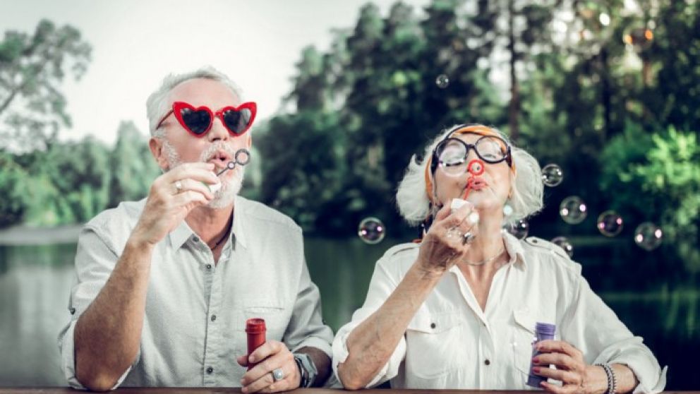 Baby boomers y cuarentena: la generación a la que nadie les habla "correctamente"