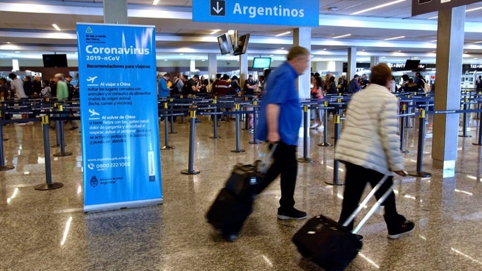 Aerol�neas Argentinas elimin� el equipaje gratis en tarifas b�sicas: el carry on ahora se paga aparte y puede encarecer el costo final del pasaje.