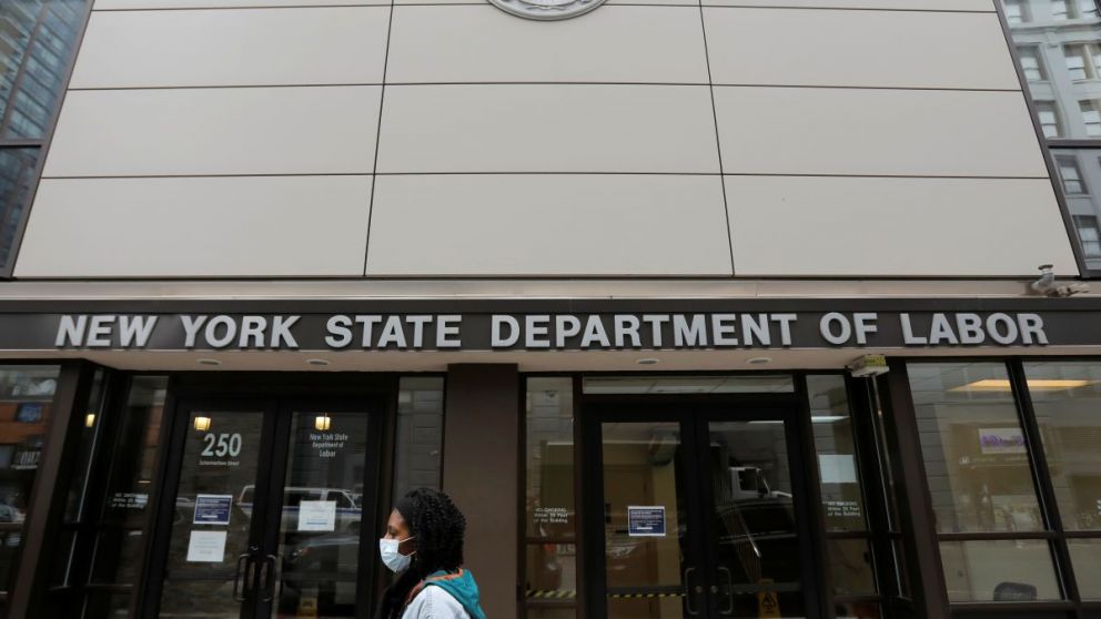 Pedidos de subsidio por desempleo siguen por debajo del millón en EE.UU.