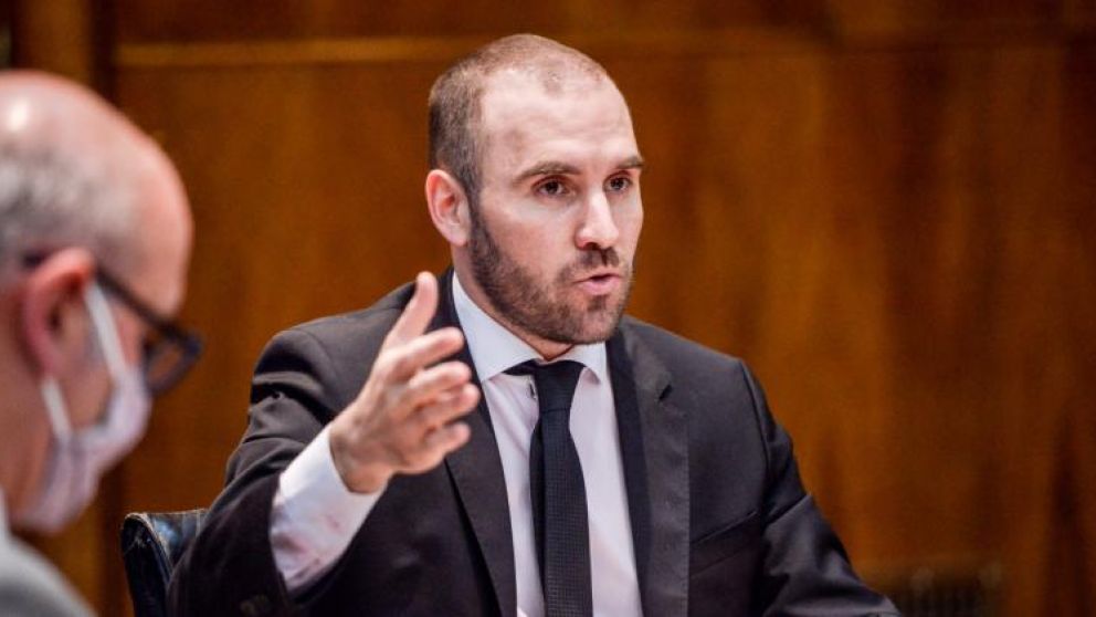 Guzmán al bloque oficialista: "El único gasto que se reduce es el de los intereses de la deuda"