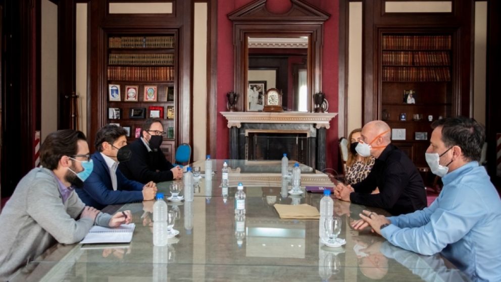 Kicillof al acordar con Pagano el congelamiento de la luz hasta fin de año