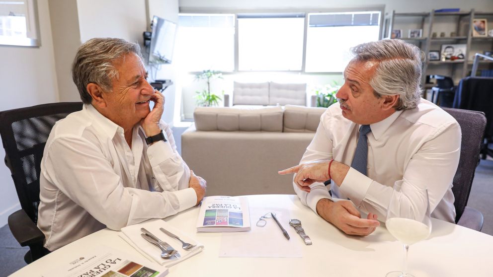 Otros tiempos: en noviembre de 2019, el entonces presidente electo había recibido a Duhalde en su oficina