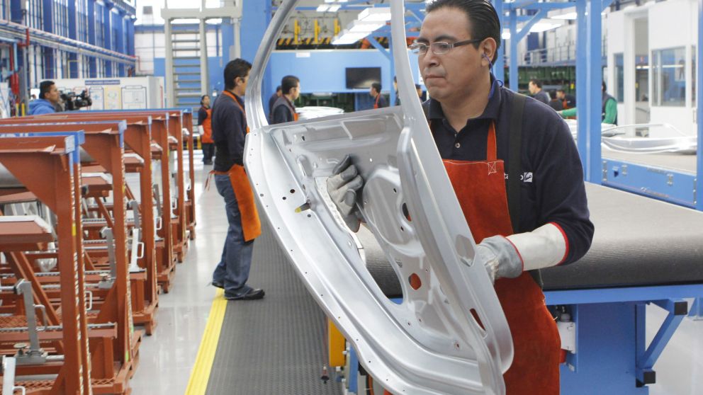 Automotrices piden acceder a dólares para poder producir