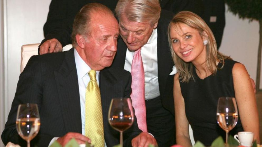 Ex amante del rey Juan Carlos I dice que hubo un "golpe" para forzarlo a abdicar