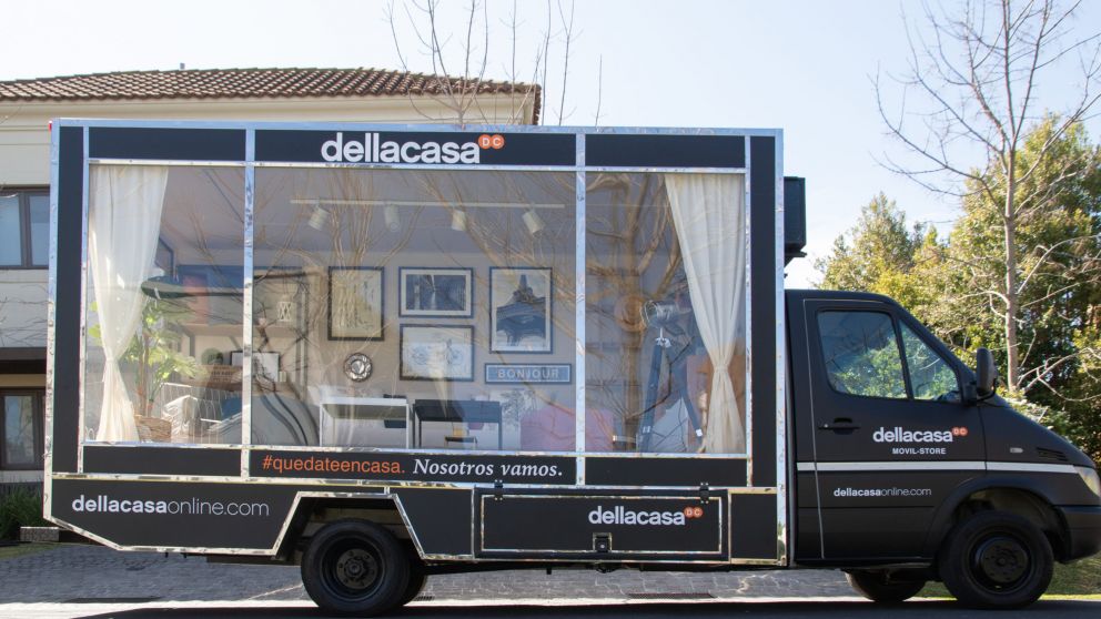 Crean showroom de muebles que llega hasta la puerta de casa del cliente