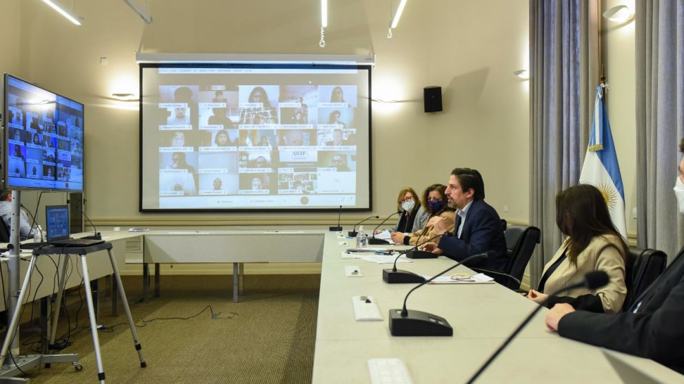 Nicolás Trotta conformó la mesa de trabajo del programa el lunes por la tarde mediante una videoconferencia