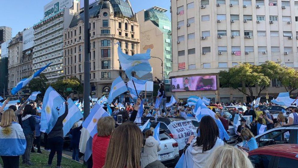 Las protestas comenzaron en la avenida 9 de julio