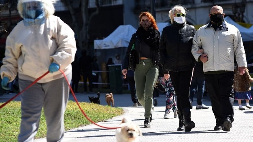 El AMBA mantiene una "estabilidad de casos diarios", pero con una "tensión sostenida" en el sistema de salud, advirtió el Gobierno