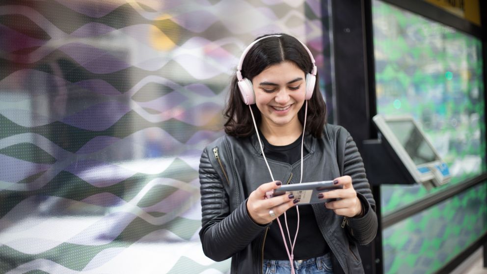 Micro series, criptomoneda y gaming: tres tendencias en una plataforma