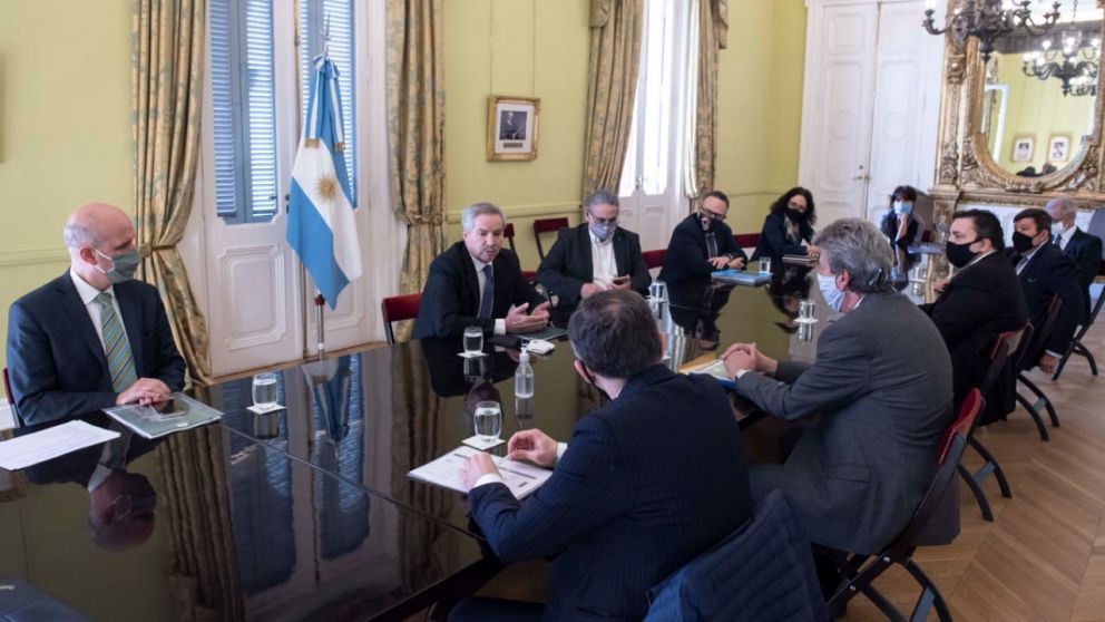 Gobierno y CAA analizaron plan para impulsar exportaciones