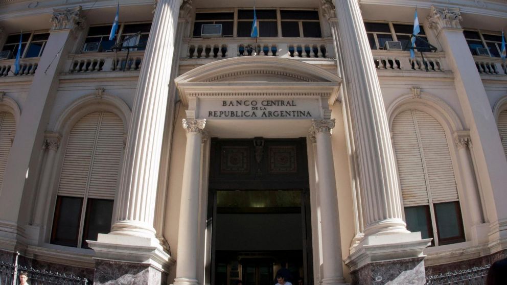 Para frenar la fuga de divisas, el BCRA impulsa plazos fijos atados a la evolución del dólar