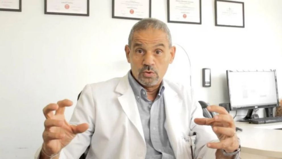Movimientos “antivacunas” vandalizaron el frente de la vivienda de Roberto Debbag