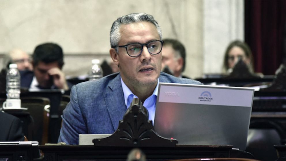 José Núñez justicó la presencia en el recinto: "somos trabajadores esenciales"