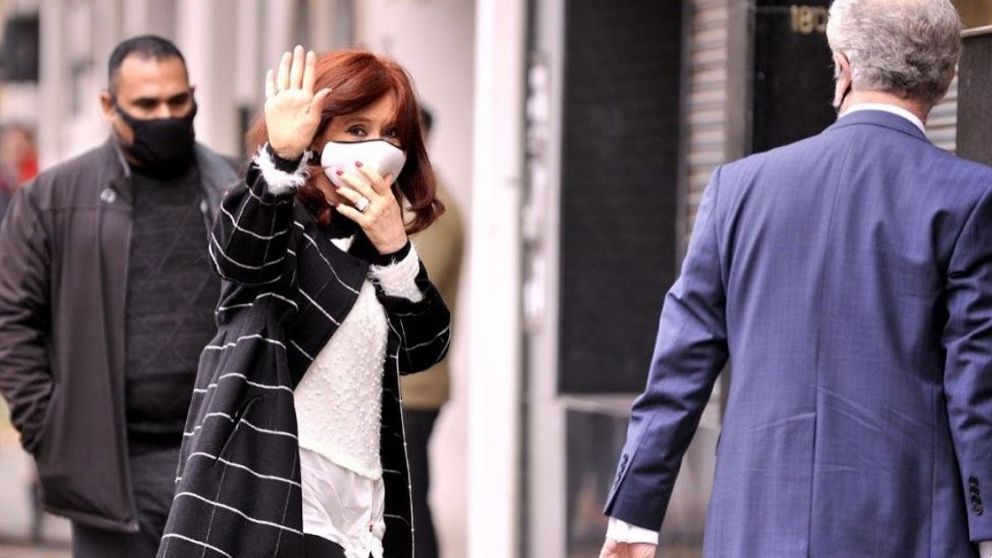 Aug� se neg� a enviar a Comodoro Py el expediente de la causa que investiga el espionaje ilegal a Cristina Kirchner y al Instituto Patria