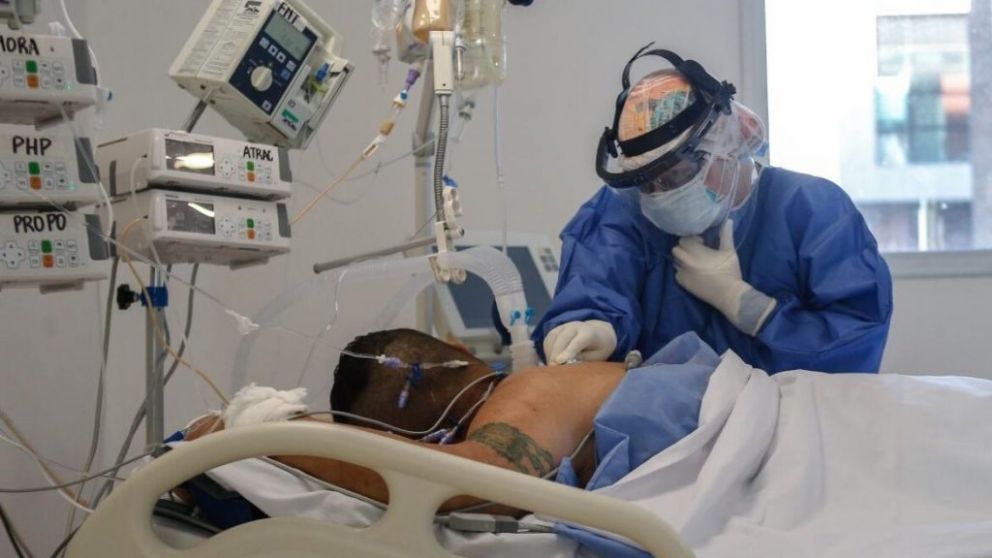 El afectado podrá designar la persona que lo acompañe en sus últimas horas
