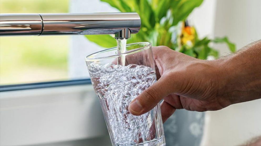 Muchos usuarios se quejaron por el mal gusto y el mal olor del agua en CABA