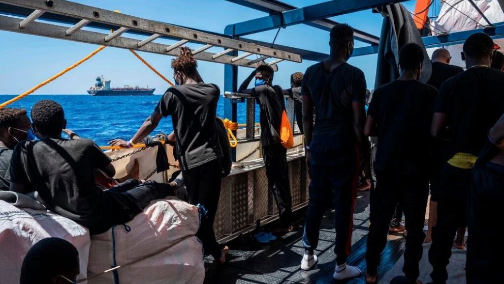 Los migrantes están "deseperados" por volver a hablar con sus familias