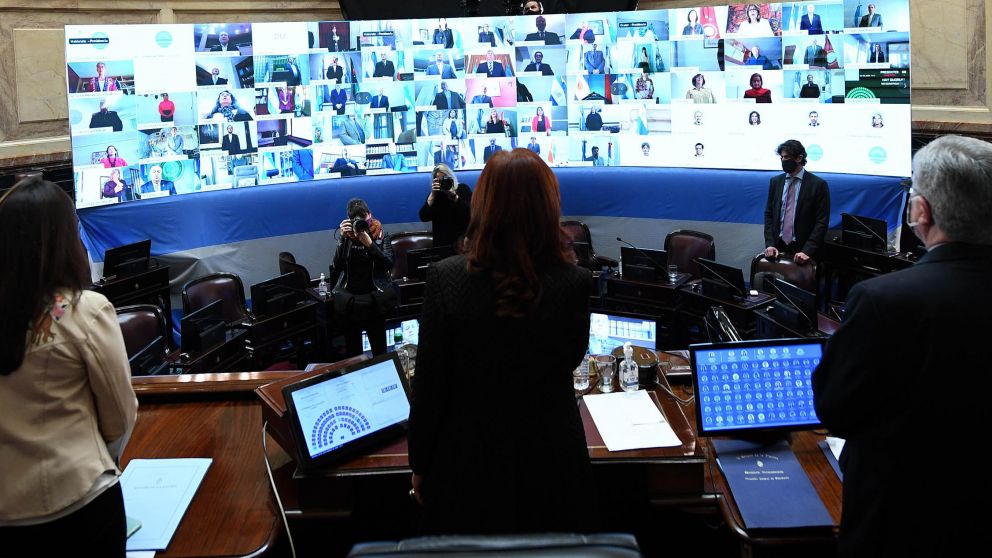 Pese a la resistencia de la oposici�n, el Senado aprob� el DNU que declara servicio esencial internet, telefon�a y TV paga 