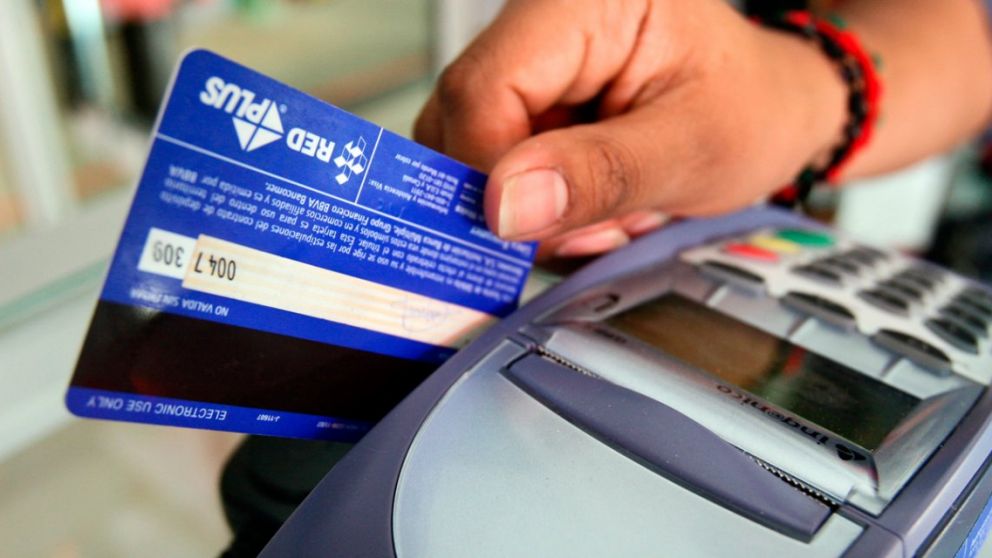Los consumos con tarjetas de crédito crecieron 4,4% durante agosto