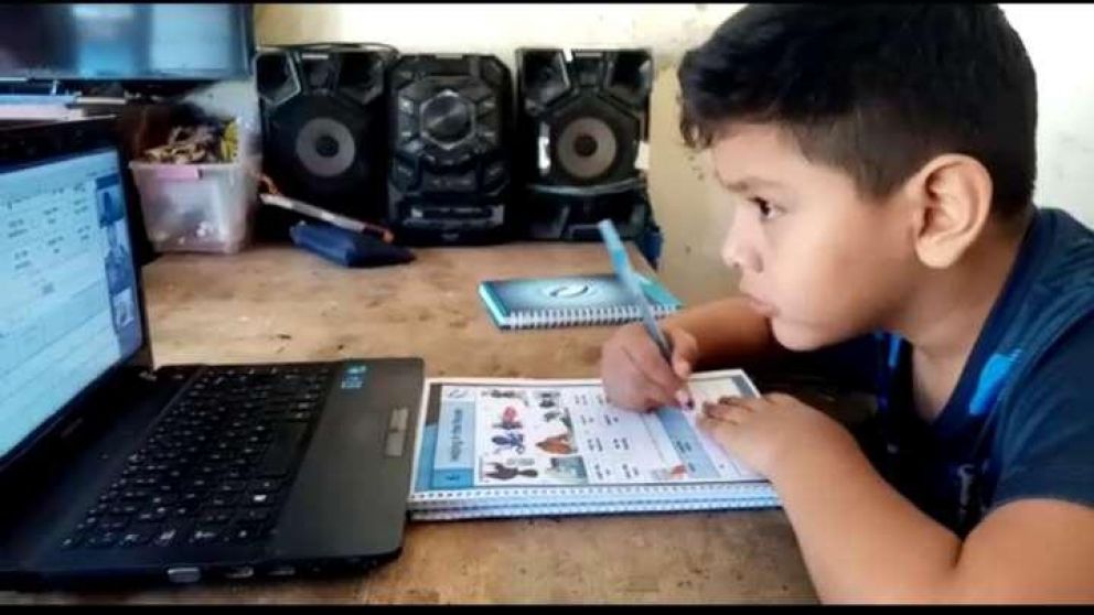 Nación intenta que los chicos no tengan que volver a las escuelas en la Ciudad