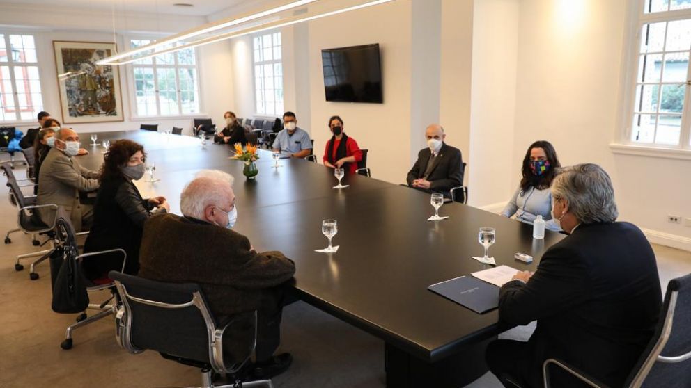 Alberto recibió a terapistas que advierten sobre riesgo de saturación del sistema de salud