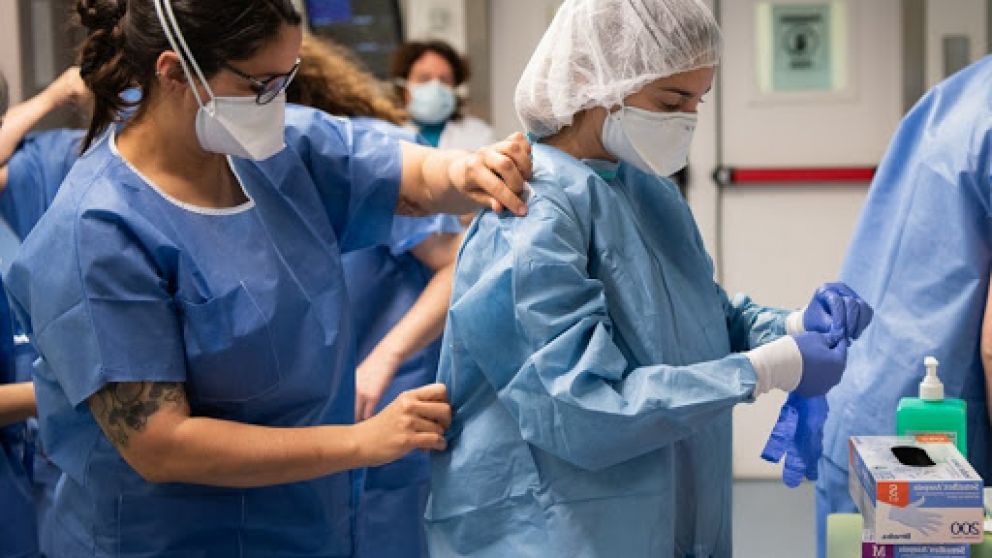 Bajo pandemia hay 760.000 mujeres que trabajan en salud con alto riesgo y condiciones desfavorables