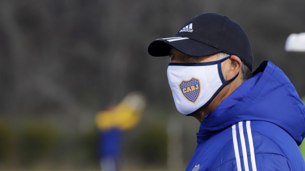 Por formar parte del grupo de riesgo, Miguel Russo se retiró del entrenamiento esta mañana
