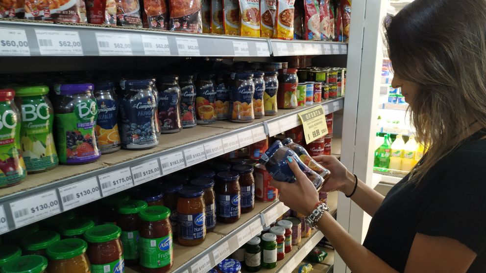 El Gobierno exige a las empresas que produzcan al máximo de su capacidad y aumenten la oferta para bajar precios