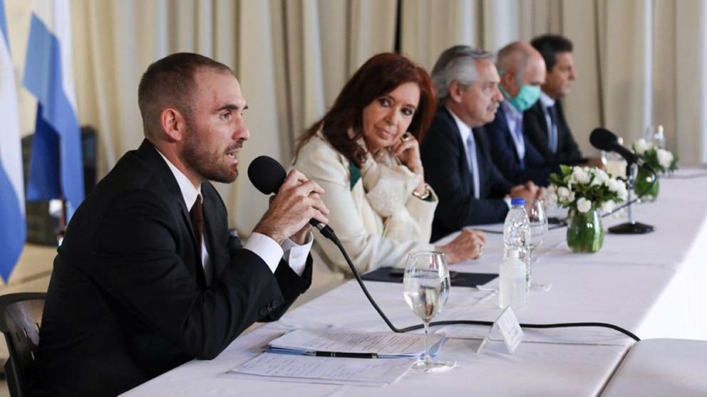 Guzmán, Cristina, Alberto Fernández, Rodríguez Larreta y Massa, durante la presentación de la oferta inicial en abril