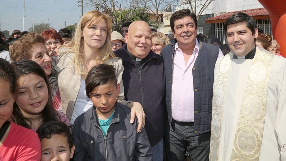 Fernando Espinoza decretó tres días de duelo en La Matanza por la muerte del padre Bachi