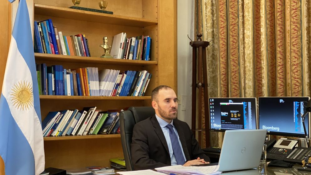 Guzmán presentó una nueva versión de la oferta a los bonistas y prepara la enmienda ante la SEC