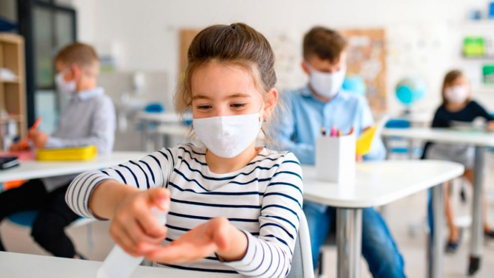 Los tapabocas serán de uso obligatorio en las escuelas británicas