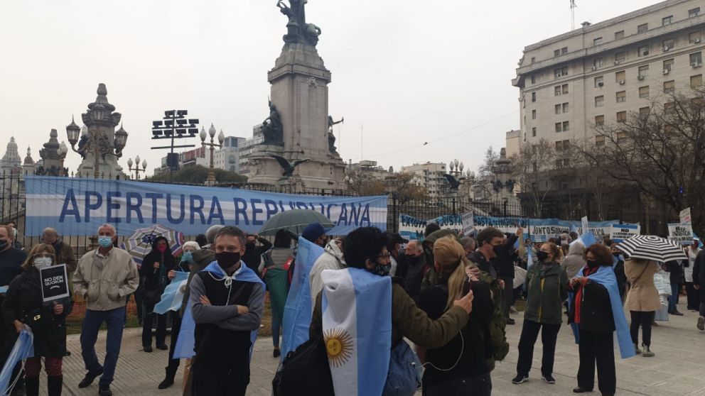 Protestas contra la reforma judicial en el Congreso. Mañana continuarán a las 12 del mediodía