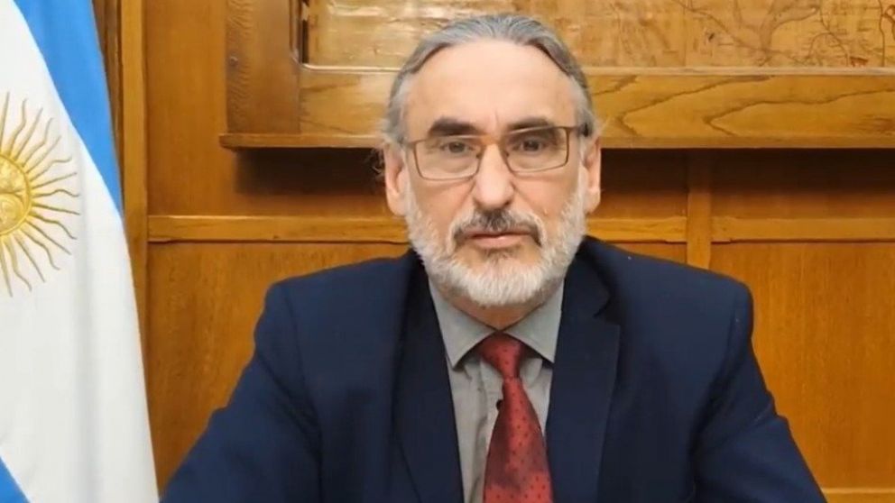 Luis  Basterra, ministro de Agricultura