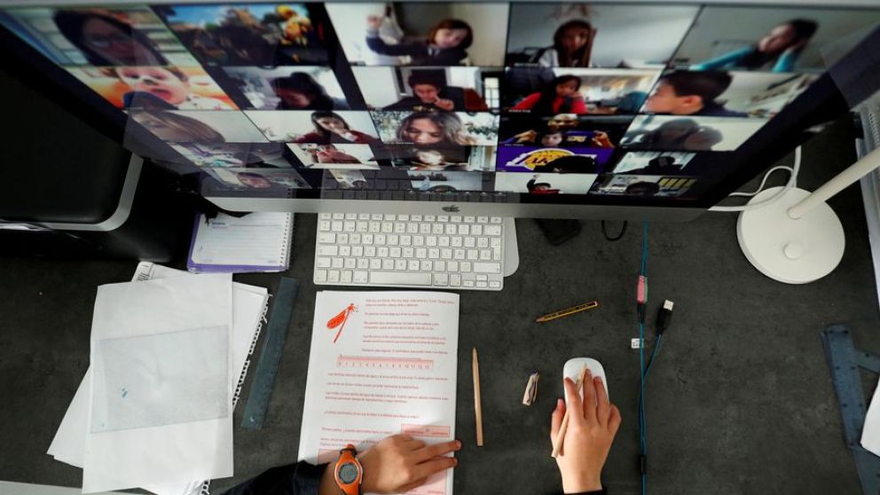 Alumnos y docentes tuvieron que aprender educación a distancia por el coronavirus