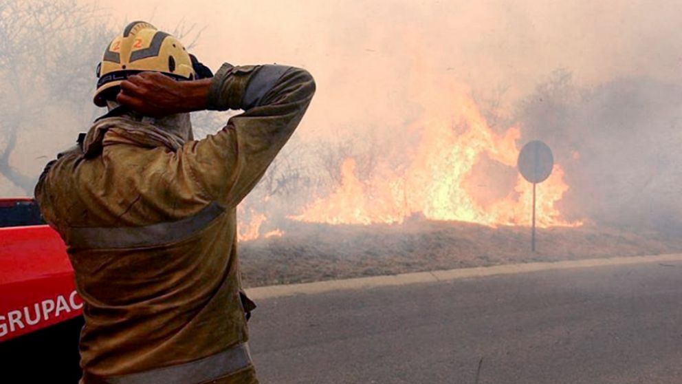 Los incendios en Córdoba dejaron por ahora un saldo de 100 evacuados y cuatro viviendas rurales destruidas