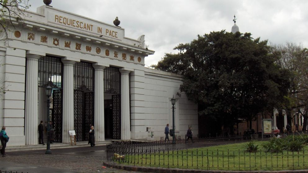 El cementerio de Recoleta reabrió con estrictos protocolos