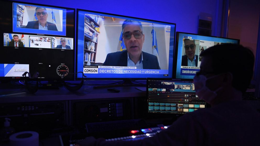 El oficialismo consigui� el respaldo al DNU que declara servicios esenciales a las telecomunicaciones