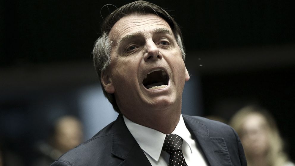 Bolsonaro confirmó en persona que tiene coronavirus, en un contacto con la prensa este martes