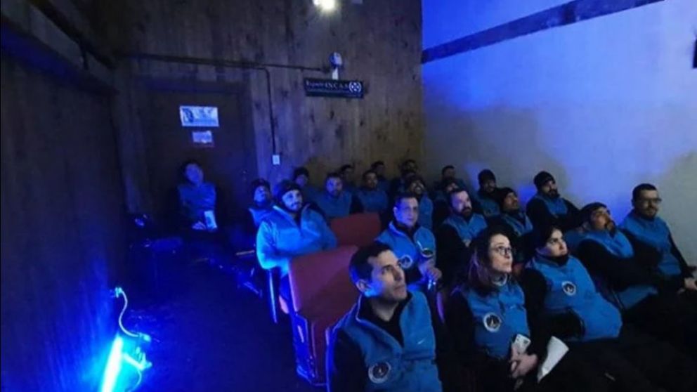 Los espectadores del cine en la Antártida