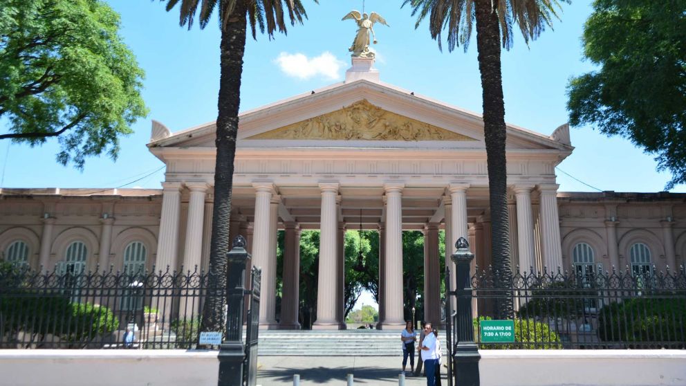 Reabren los cementerios de Recoleta, Chacarita y Flores para visitas
