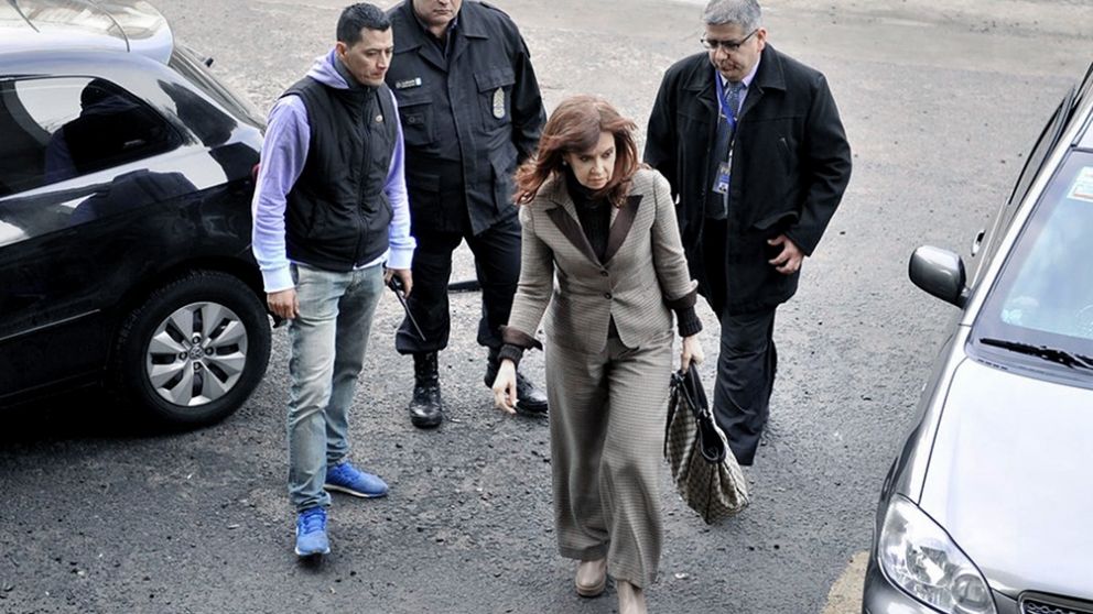 Si el pedido prospera, Cristina Kirchner volverá a Comodoro Py, pero esta vez como querellante