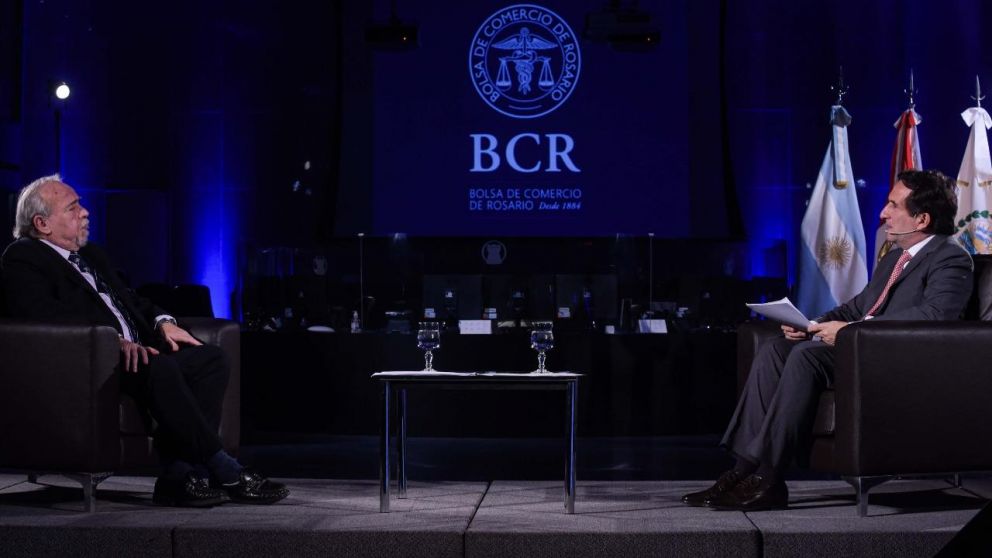 El presidente de la BCR, Daniel Nasini, condujo el acto de manera presencial