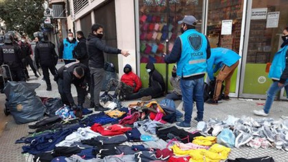 Desalojaron manteros de Once 