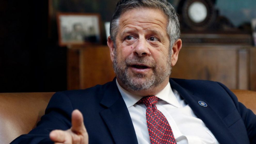 Rubinstein se desligó del lote de vacunas encontrado