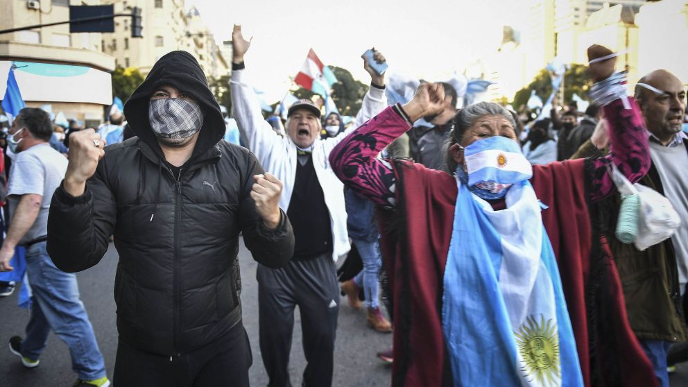 La marcha replicó el escenario del "banderazo" del 20 de junio pasado